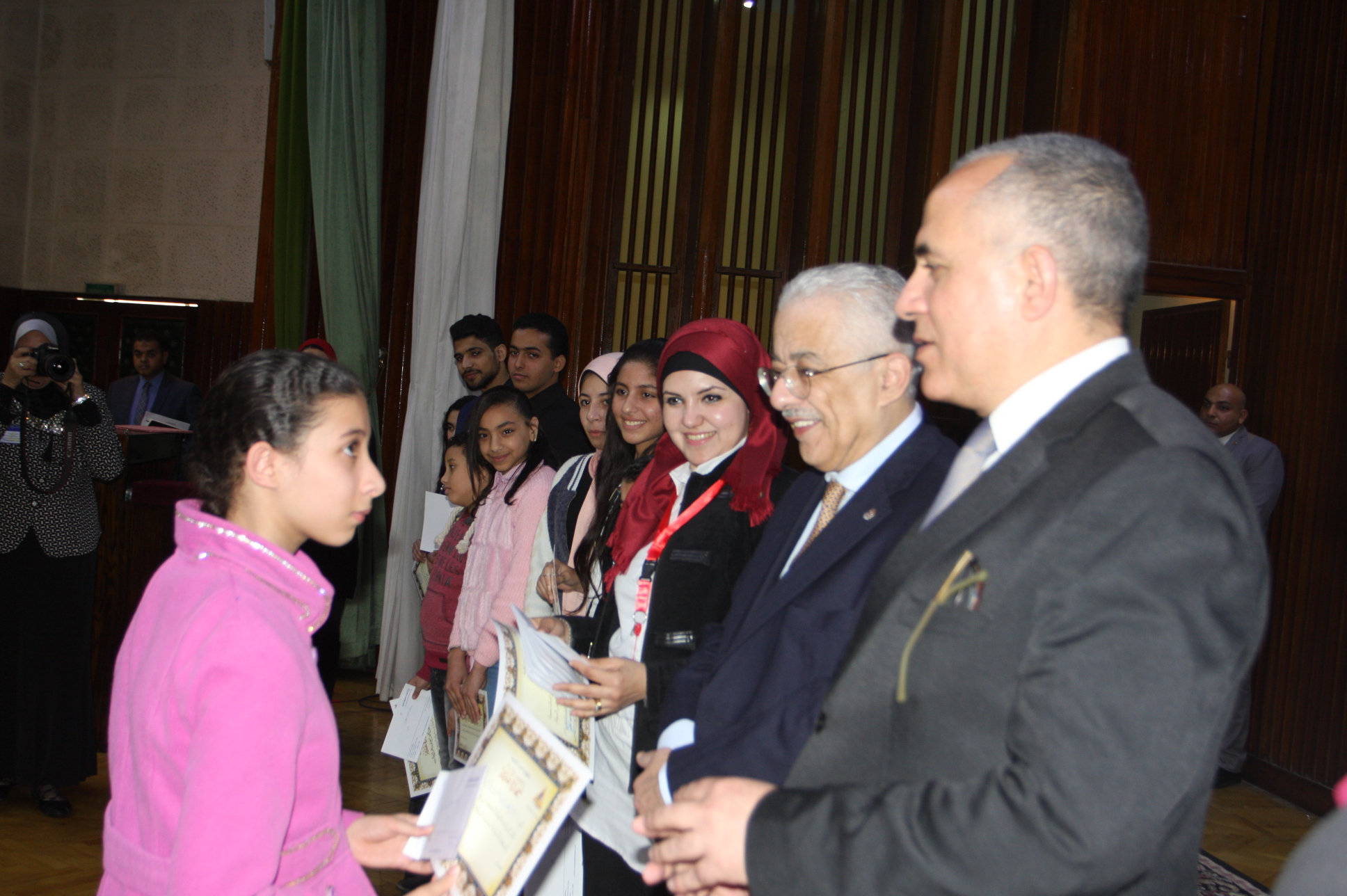 وزير الري اثناء حفل تكريم طلاب المدارس