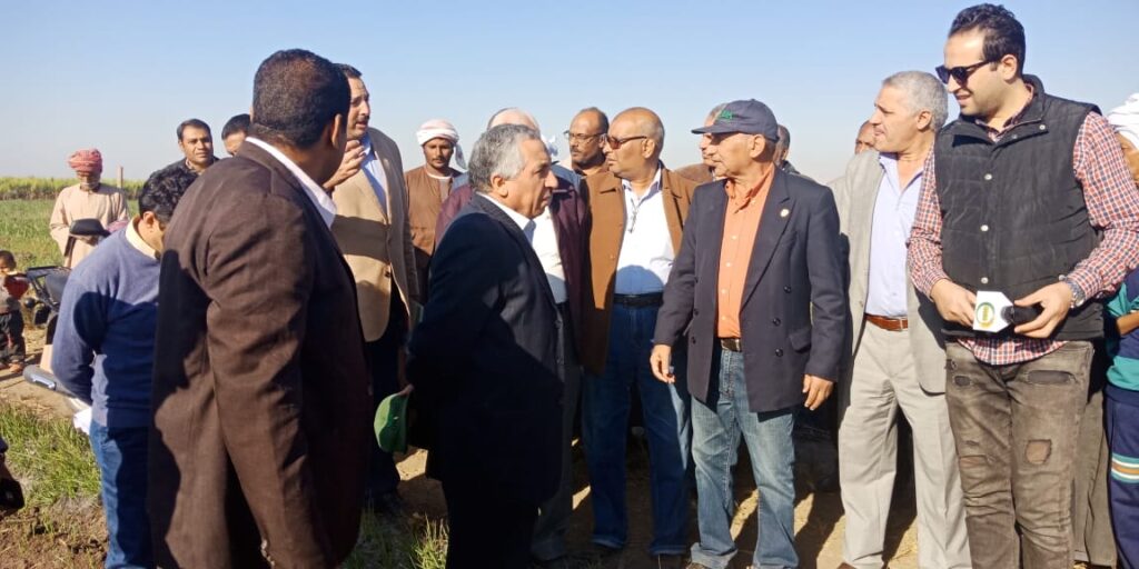 رئيس مركز البحوث الزراعية خلال جولة محافظة الاقصر 2 scaled