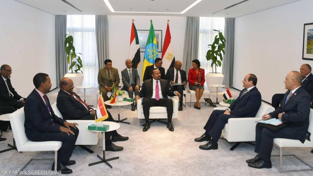 الرئيس السيسي والرئيس السوداني ورئيس وزراء أثيوبيا scaled