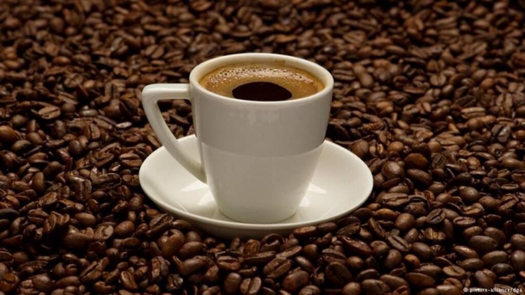 قهوة مصنوعة من نواة التمر scaled