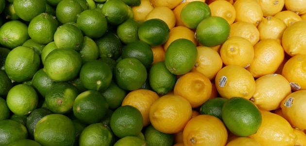 ليمون أخضر وليمون أصفر
