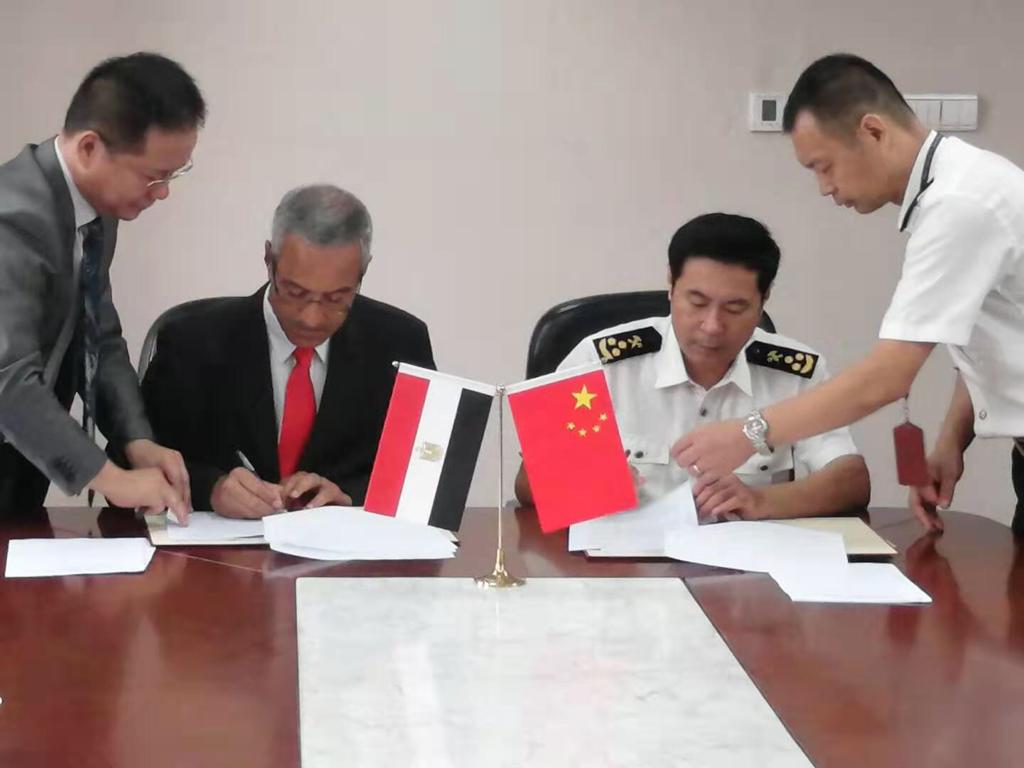 سلمان الوزير المفوض في سفارة مصر في الصين خلال توقيع بروتوكول التعاون لتصدير البلح المصري