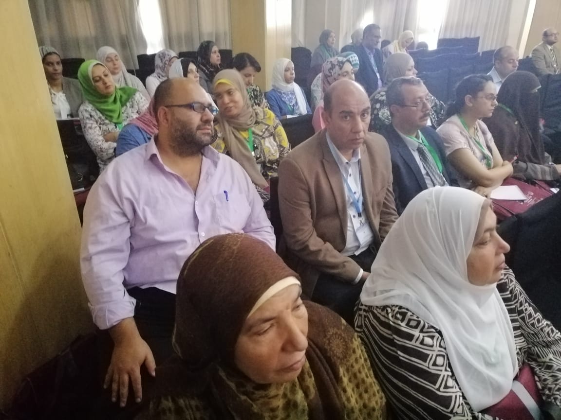 المشاركون في مؤتمر التغيرات المناخية بتنظيم مركز بحوث الصحراء 16