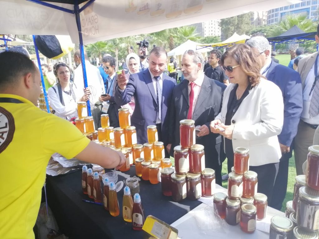 مني محرز خلال إفتتاح مهرجان عسل النحل المصري