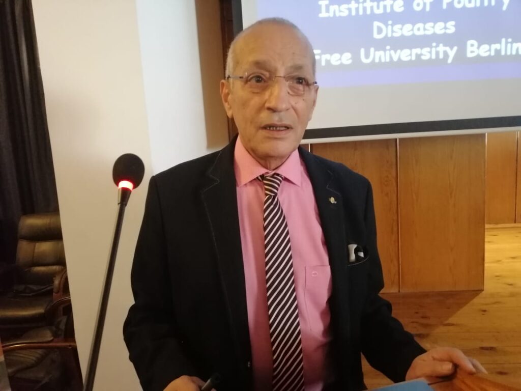 دكتور حافظ محمد حافظ خبير الدواجن في جامعة برلين scaled