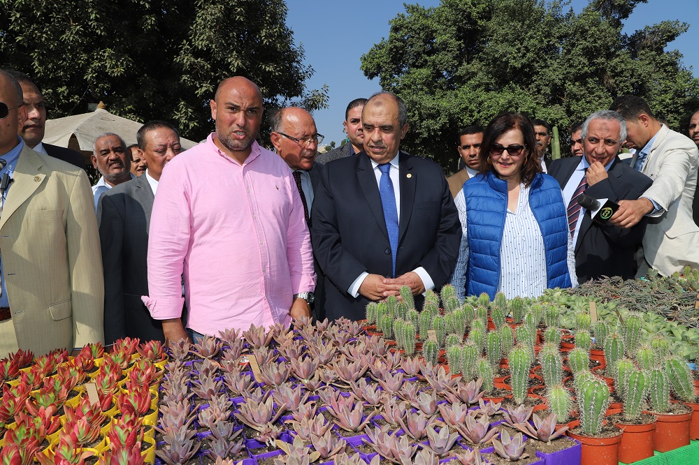 وزير الزراعة يفتتح جناح الصبار في معرض زهور الخريف 1