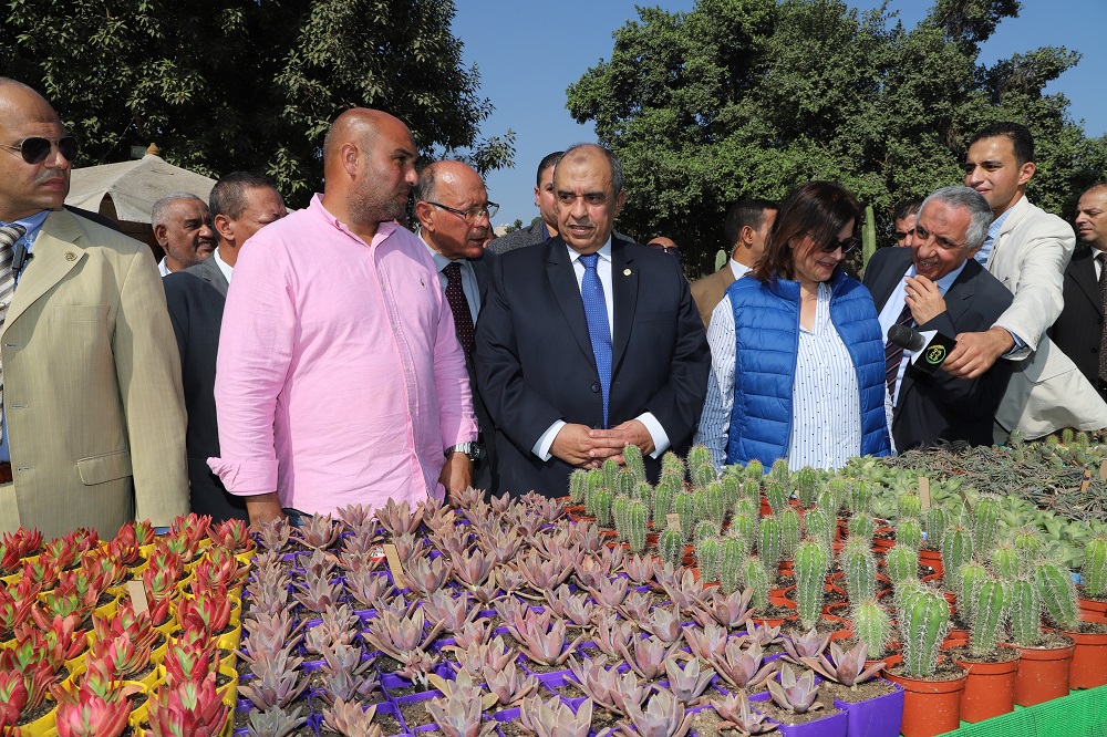 وزير الزراعة يفتتح جناح الصبار في معرض زهور الخريف 4