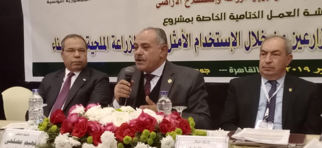 دكتور نعيم مصيلحي رئيس مركز بحوث الصحراء خلال مؤتمر الزراعة الملحية scaled