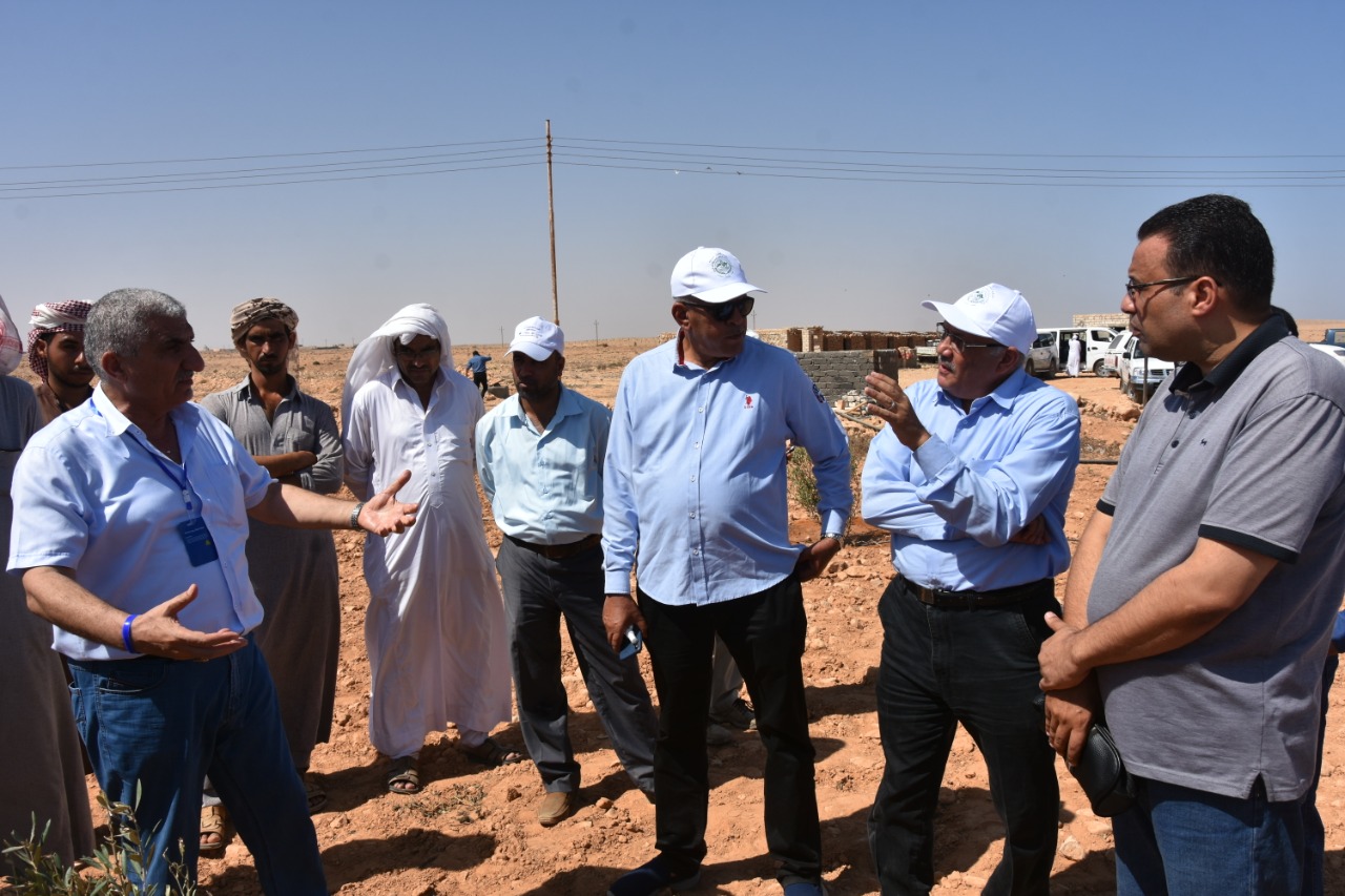الدكتور سيد خليفة مدير مكتب أكساد بالقاهرة والخبراء يتفقدون مناطق مشروعات حصاد الأمطار