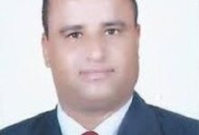 الدكتور عبده عبيد مدير معمل الحشائش (2)