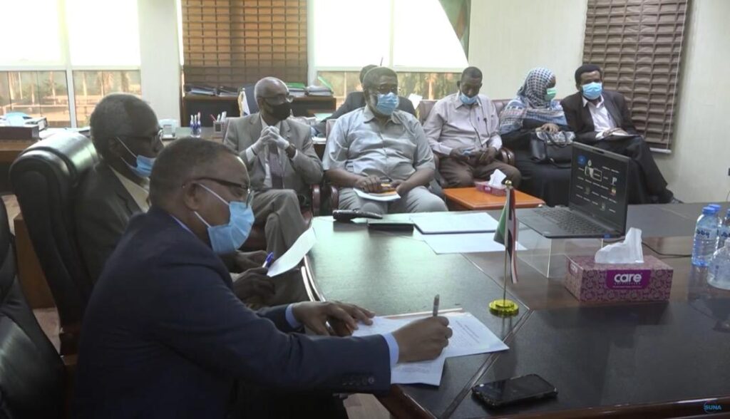وزيرا الخارجية والري السودانيين خلال إجتماعات سد النهضة scaled
