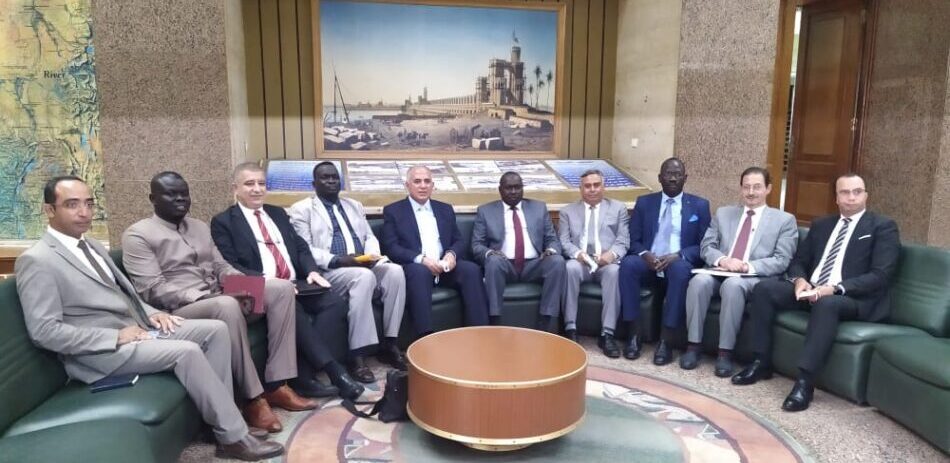 جانب من لقاء وزير الري المصري مع نظيره في جنوب السودان