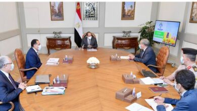 الرئيس السيسي يجتمع مع رئيس الوزراء ووزيري التموين والزراعة ومدير جهاز المشروعات الوطنية
