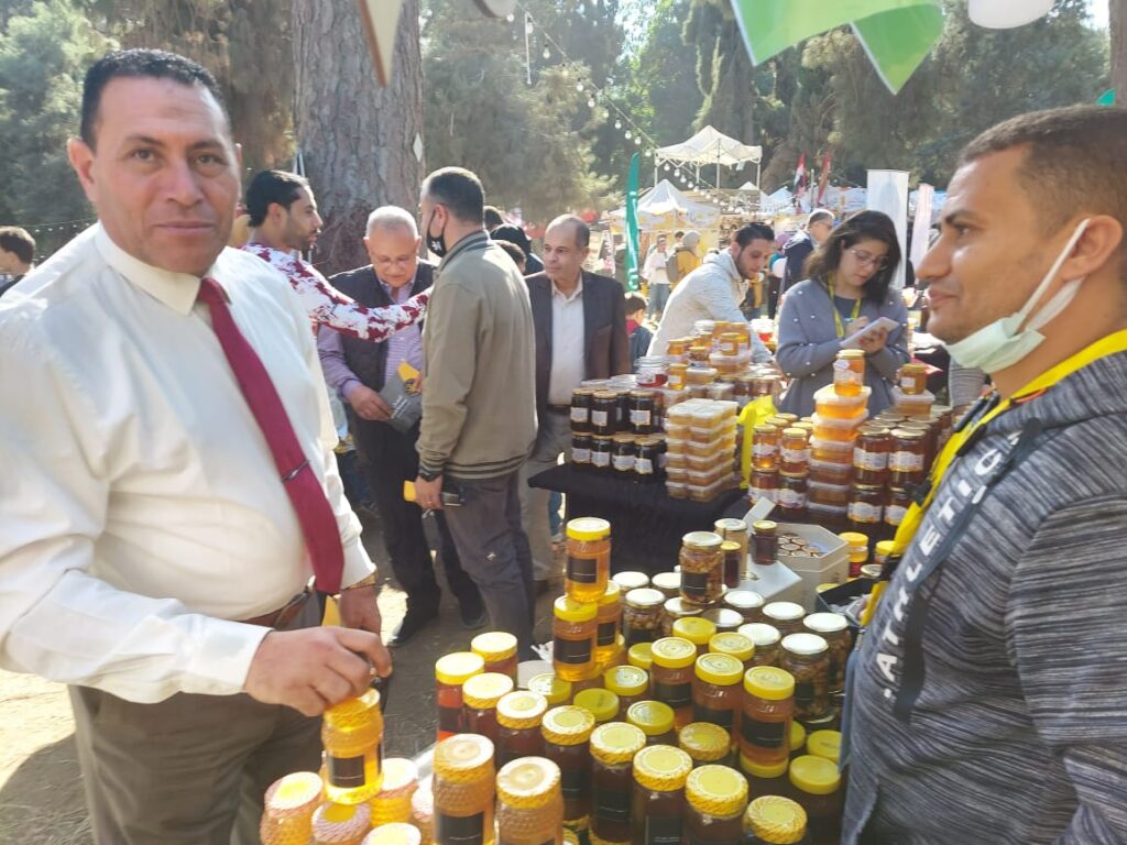 النحل في مهرجان عسل النحل وفؤاد بدران scaled