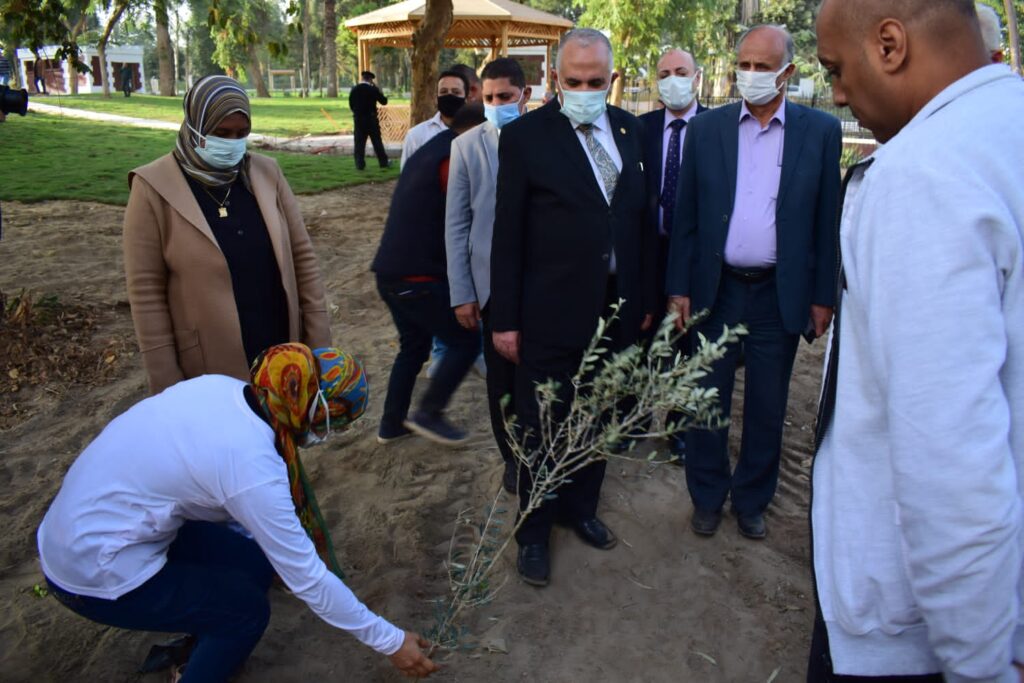 الري يدشن مشروع زراعة 1000 شجرة في القناطر الخيرية 3 scaled