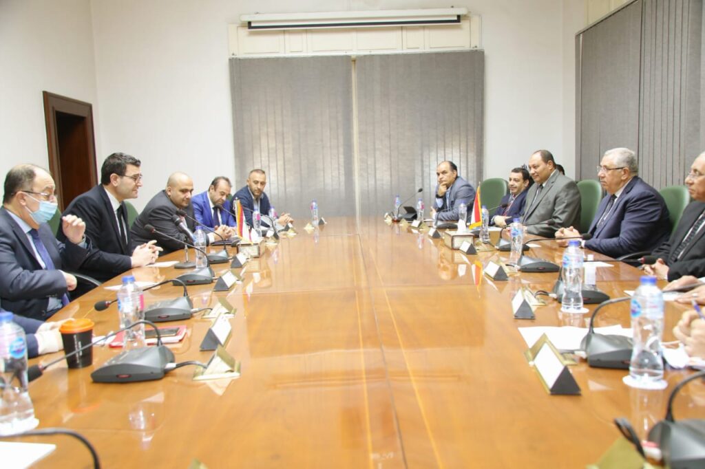 وزير الزراعة ونظيره اللبناني عباس الحاج حسن في ختام إجتماعات اللجنة المصرية اللبنانية scaled