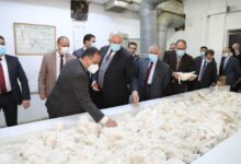وزير الزراعة يتفقد معهد القطن