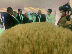 وزير الزراعة يعرض فرص الاستثمار الزراعي بدبي