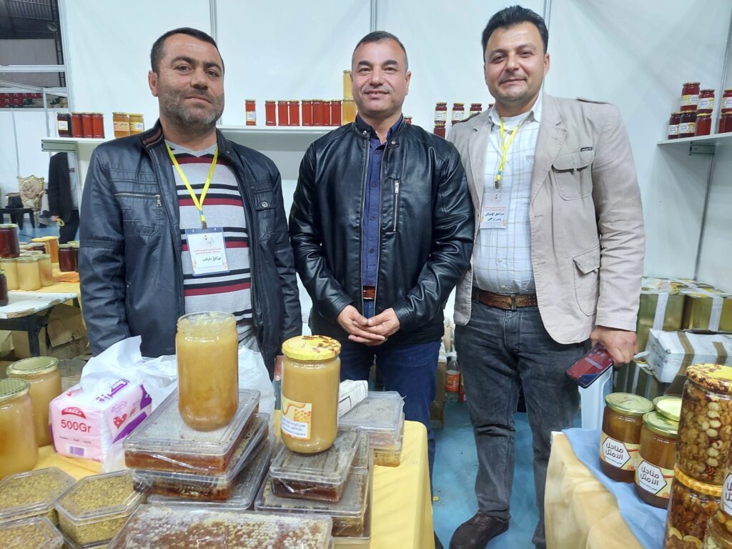 بحيري رئيس إتحاد النحالين العرب في مهرجان عسل النحل السوري scaled