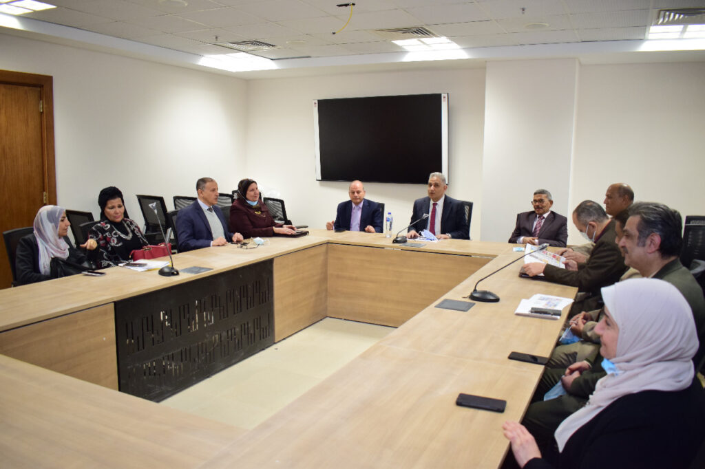 محمد صالح رئيس هيئة الصرف المغطي يعقد اجتماعا في العاصمة الادارية scaled