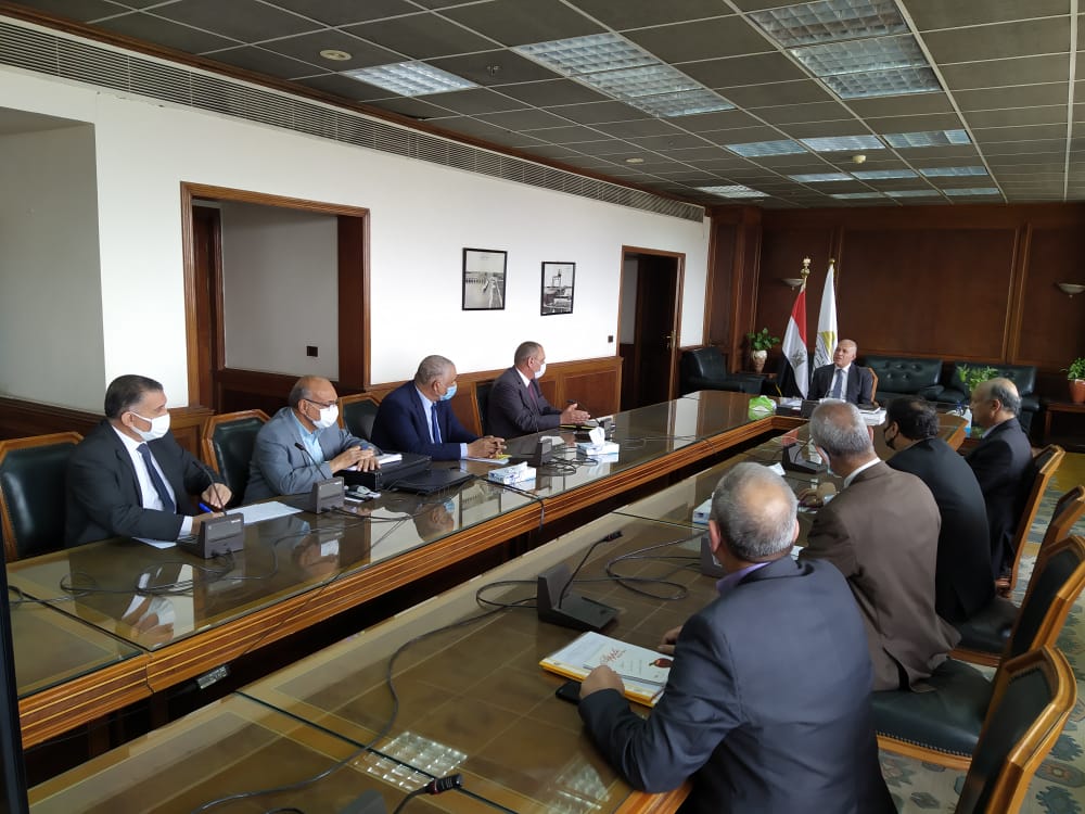 الري يلتقي رئيس الشركة القابضة للري والصرف
