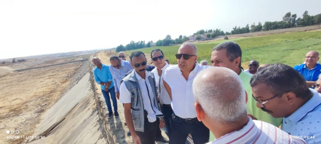 جولة د هاني سويلم وزير الري لمتابعة مخرات السيول في بني سويف scaled