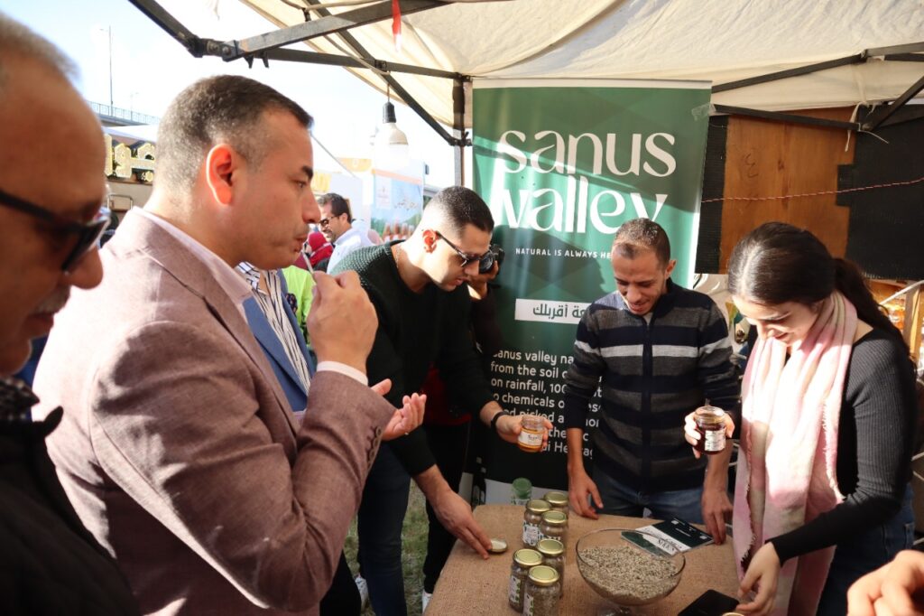 مدير مركز أبحاث النحل العراقي في مهرجان عسل النحل 8 scaled