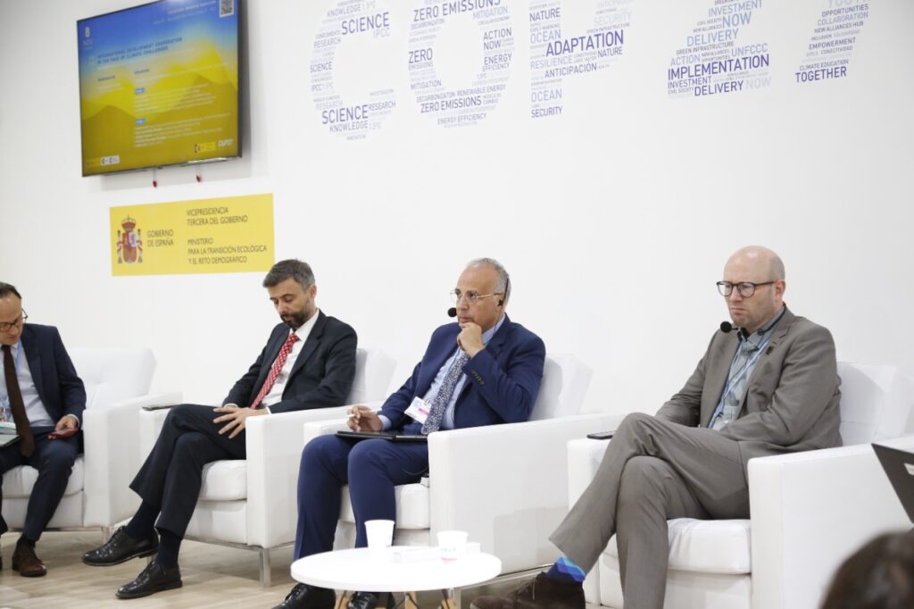 وزير الري خلال جلسة التعاون الدولي في قمة المناخ شرم الشيخ 2 scaled