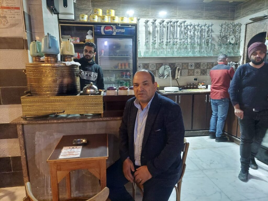 متولي سالم في مقهي خبيني في دمشق scaled