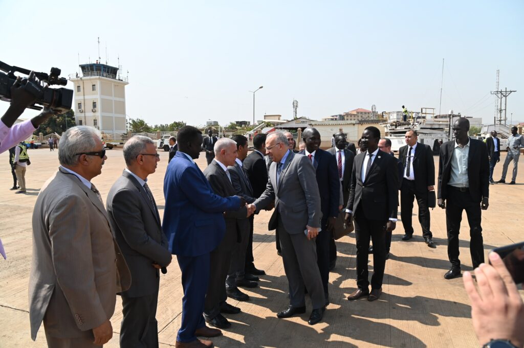 وزير الري يلتقي نظيره في دولة جنوب السودان 4 scaled