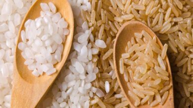 الأبيض والأرز البني