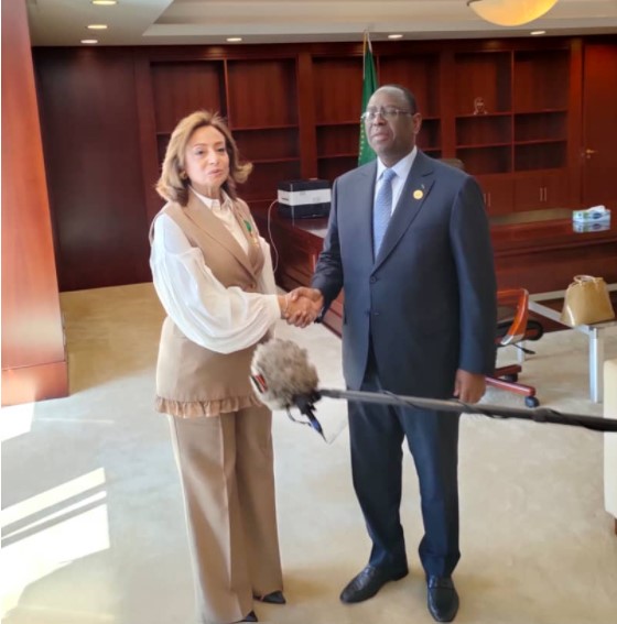الرئيس السنغالي يكرم دكتورة أماني أبوزيد