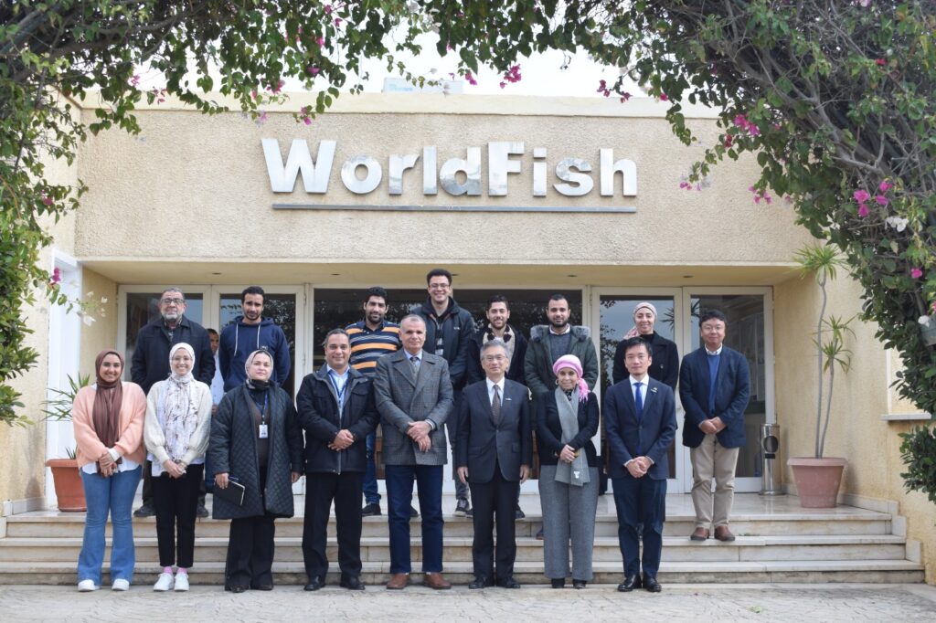 السفير الياباني يتفقد مشروعات المركز الدولي للأسماك في العباسة 3 scaled