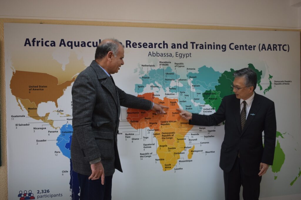 السفير الياباني يتفقد مشروعات المركز الدولي للأسماك في العباسة 4 scaled