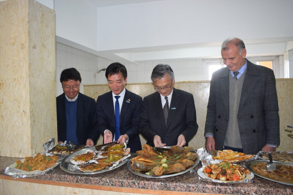 السفير الياباني يتفقد مشروعات المركز الدولي للأسماك في العباسة 7 scaled