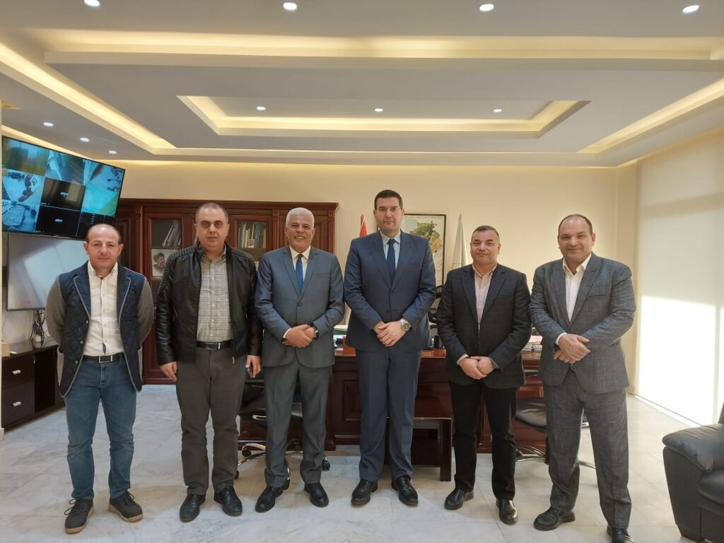 وزير الزراعة اللبناني يلتقي وفد النحالين العرب scaled