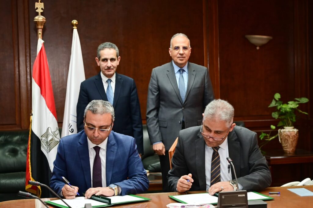 جانب من توقيع بروتوكول التعاون بين وزارة الري ومحافظة الغربية
