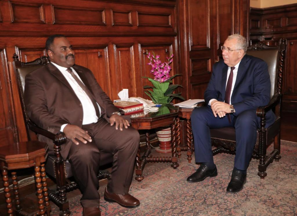 وزير الزراعة يلتقي وزير الإستثمار والصناعة في الولاية الشمالية في السودان 2