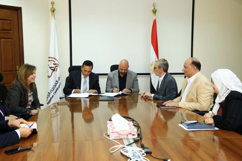 توقيع إتفاق بين الريف المصري لتقديم خدمات التأهيل للمنتفعين لتصدير منتجات المشروع 1 scaled