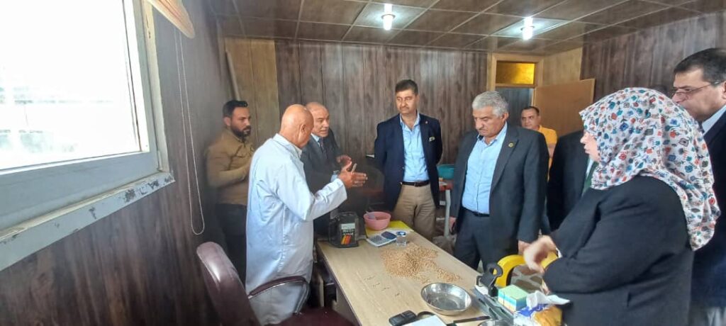 مدير اكساد يتفقد زراعات القمح في العراق 9 scaled