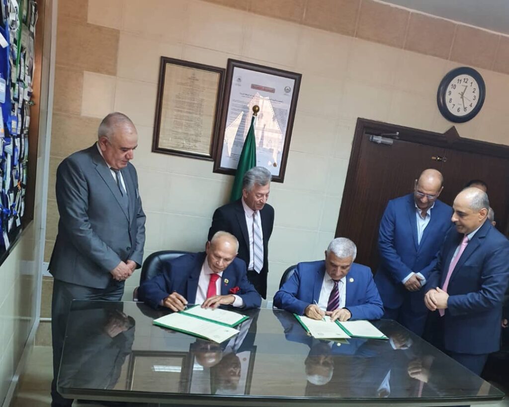 مدير اكساد يوقع إتفاقية مع الإتحاد العربي للصناعات الغذائية scaled