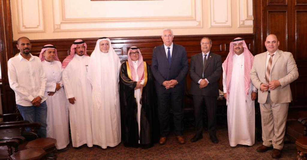 وزير الزراعة يبحث آفاق التعاون مع الرئيس التنفيذي للمركز الوطني لتنمية الغطاء النباتي ومكافحة التصحر