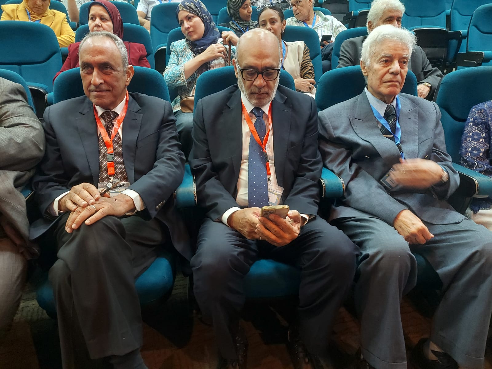 الدكتور أيمن فريد أبوحديد في مؤتمر المناخ في جامعة الاسكندرية 1