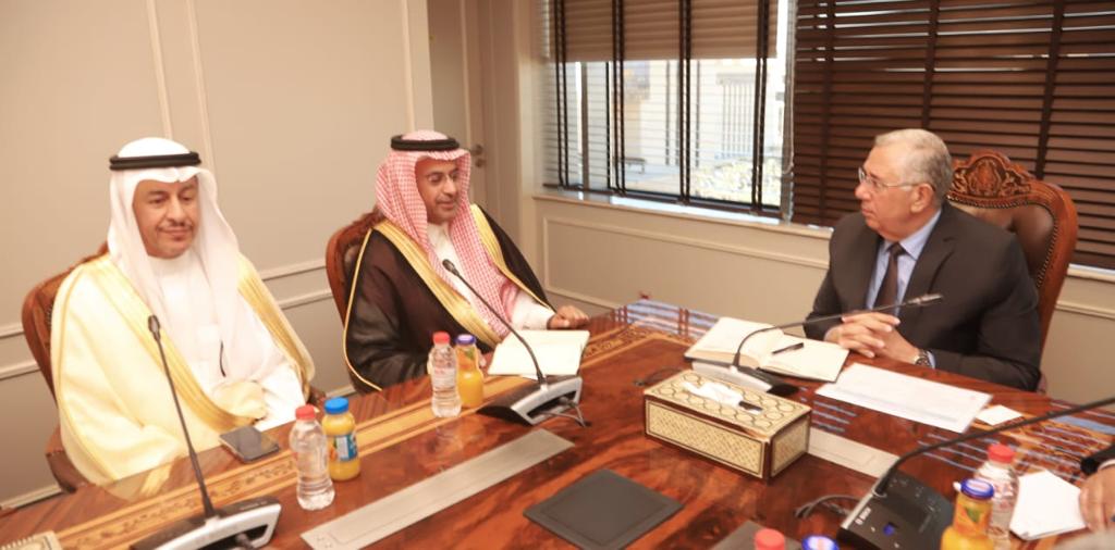 وزير الزراعة يلتقي مستثمرين سعوديين 2