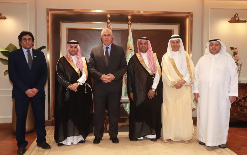 وزير الزراعة يلتقي مستثمرين سعوديين