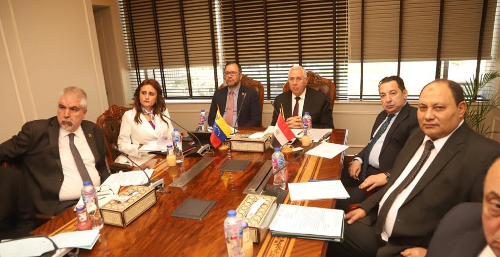 وزير الزراعة يلتقي وزير خارجية فنزويلا لبحث الصادرات